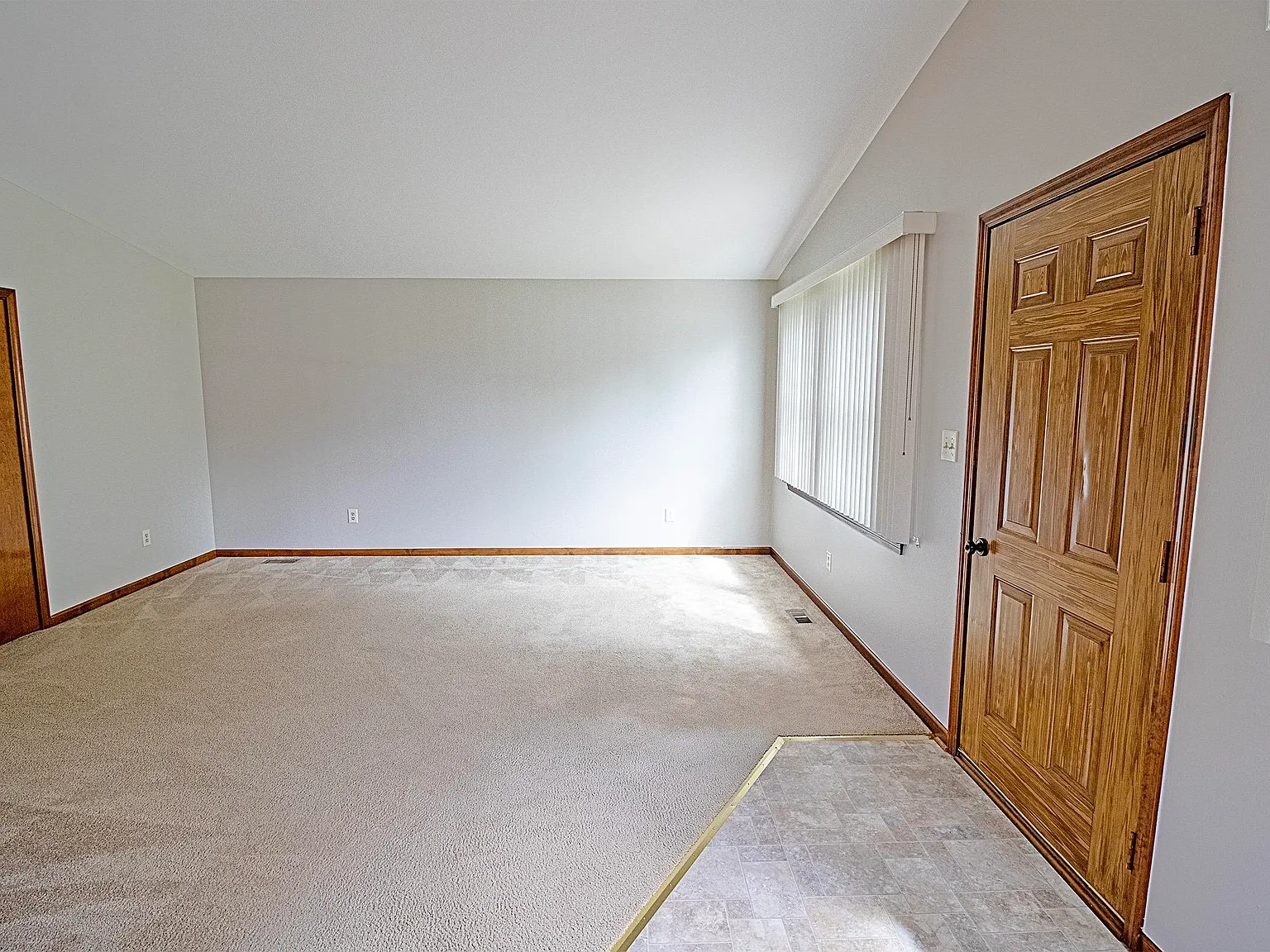 3 bed, 1.0 bath, 1075 sqft, $1,900 — Photo 3
