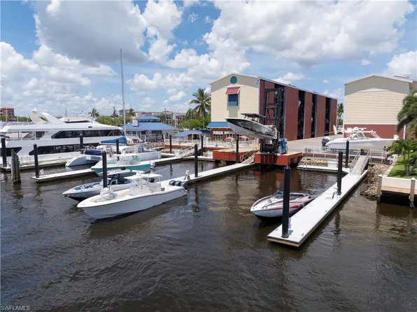 750 RIVER POINT   A3-03 DR, NAPLES, FL 34102