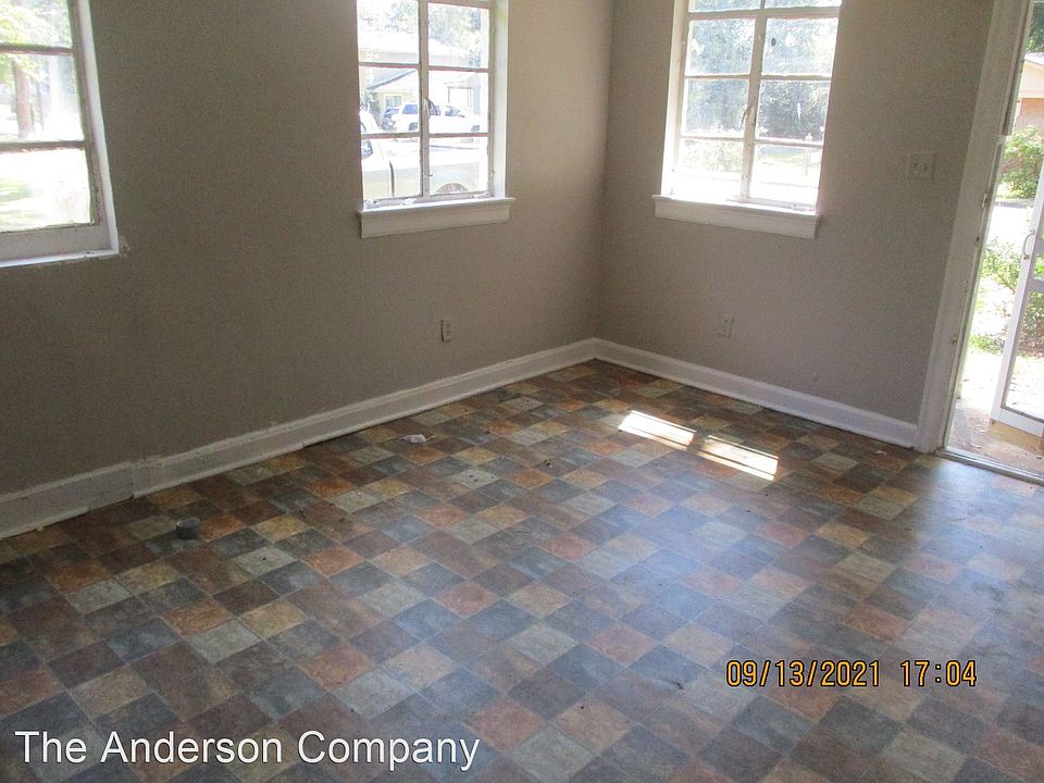 2nd image of 1121 Avalon Ave