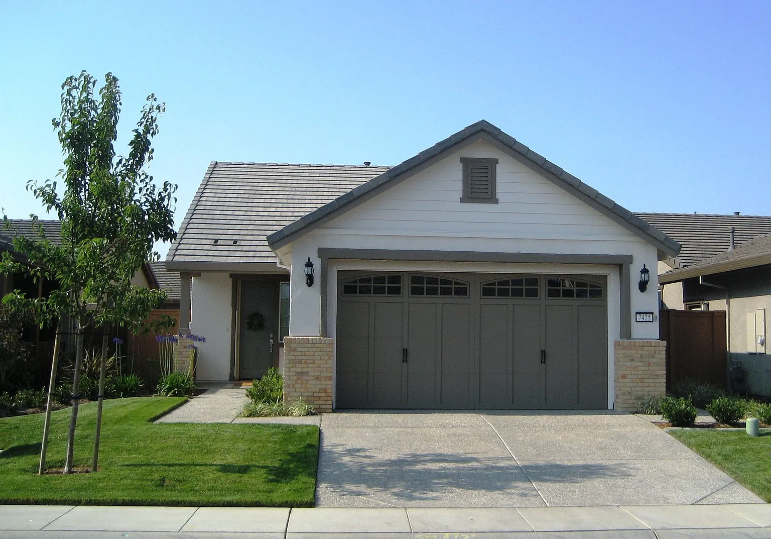 7425 Chatsworth Cir photo 1
