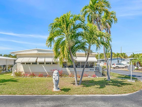 5th image of 902 S Ruby Dr