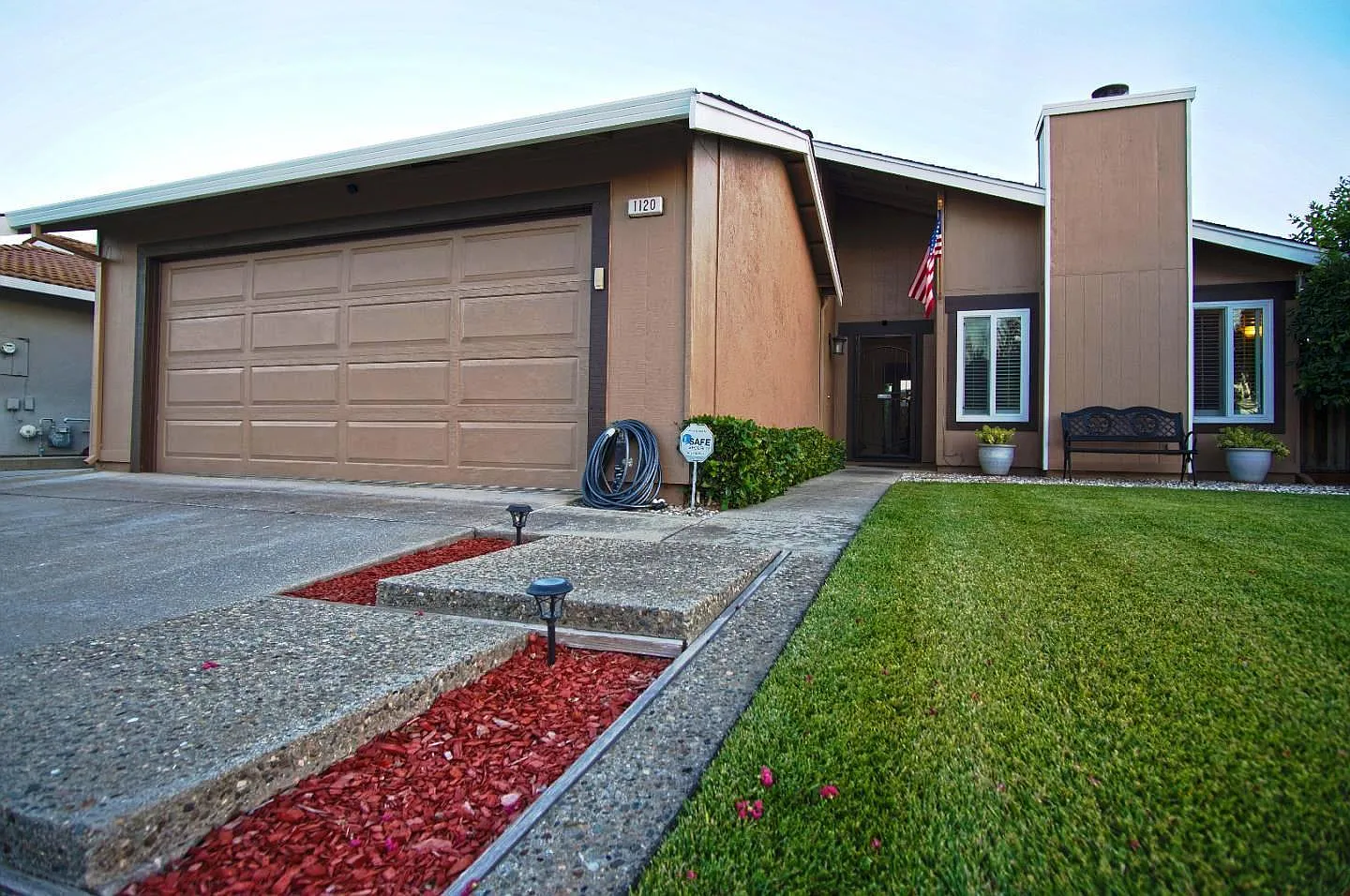 1120 Peterson Dr photo 1
