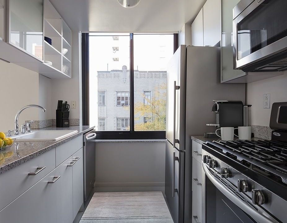 1st image of 180 W 20th St Ph A