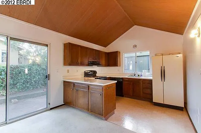 7435 Circle Hill Dr — Photo 2