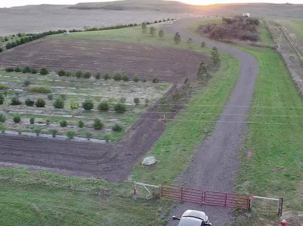 6851 2nd Ave SW, Hazelton, ND 58544