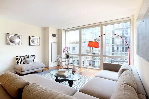 Rented by Warburg | media 8
