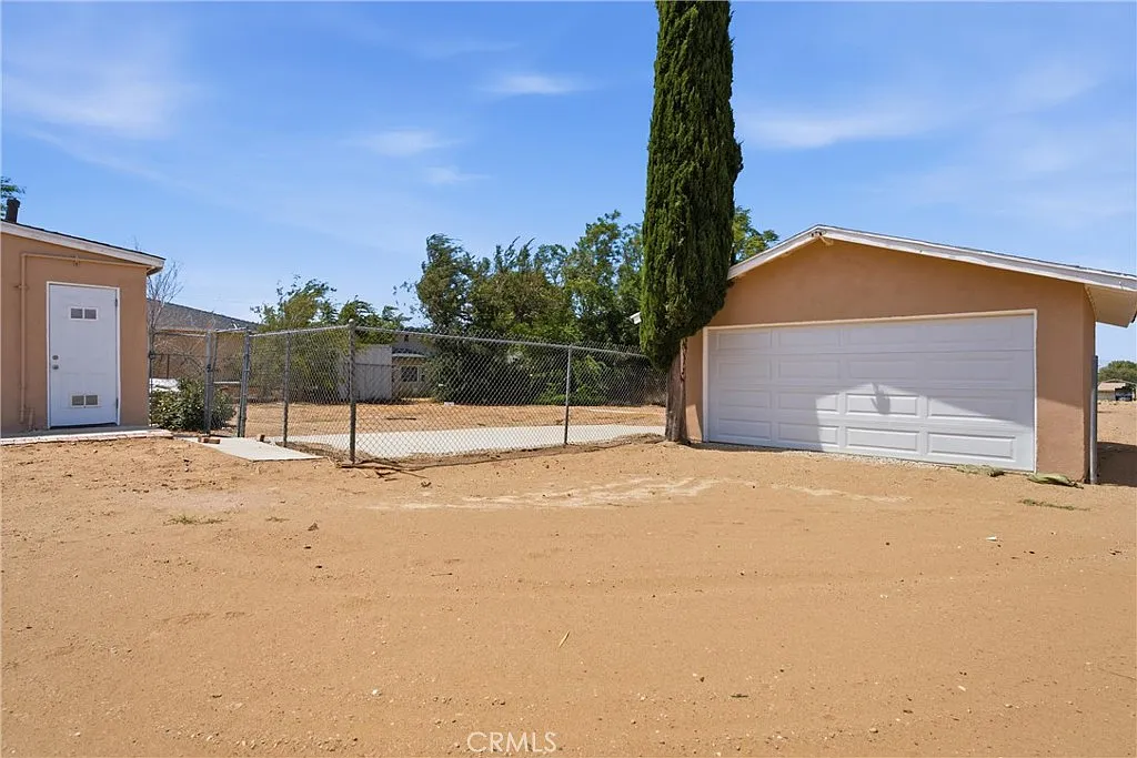 2 bed, 1.0 bath, 858 sqft, $2,500 — Photo 2