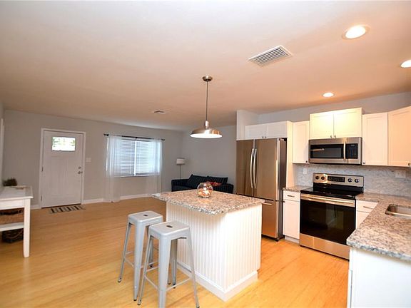 2nd image of 3921 Wahoo Dr SE