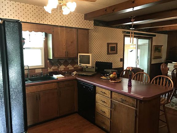 3rd image of 623 N Lake Dr