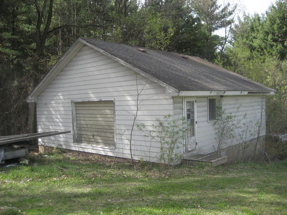 2nd image of 1441 21 Mile Rd NE