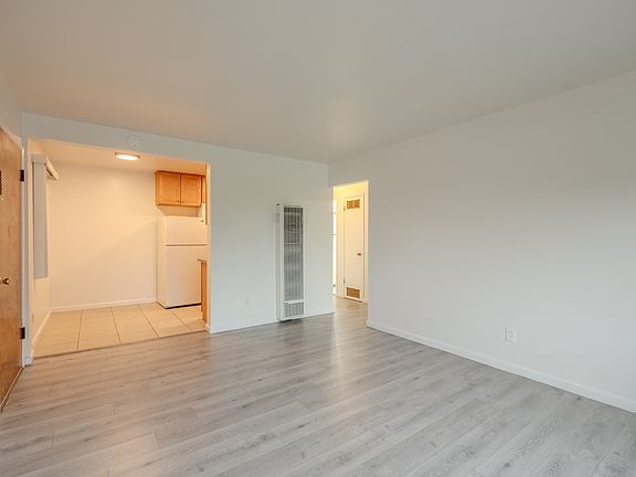 3rd image of 2030 Beatrice Ct #6