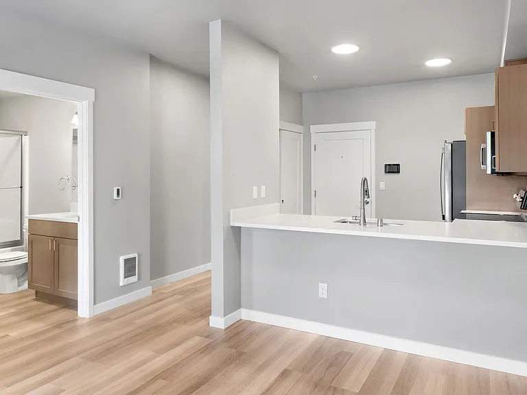Kingsway Apartments — Photo 23