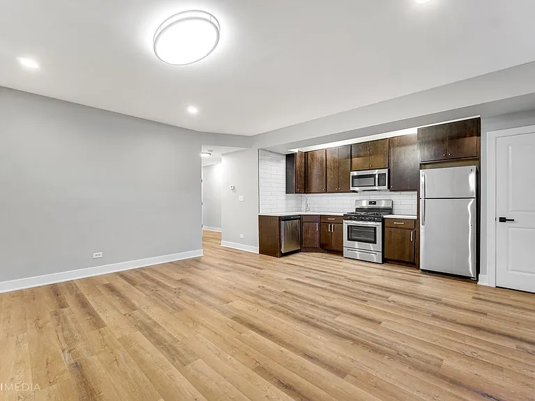 2735 W Polk St — Photo 5