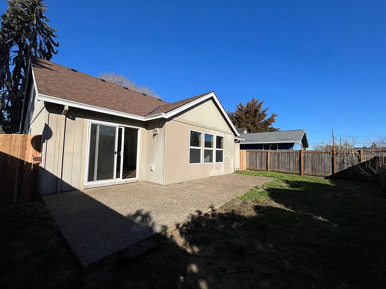 225 W Dartmouth St — Photo 32