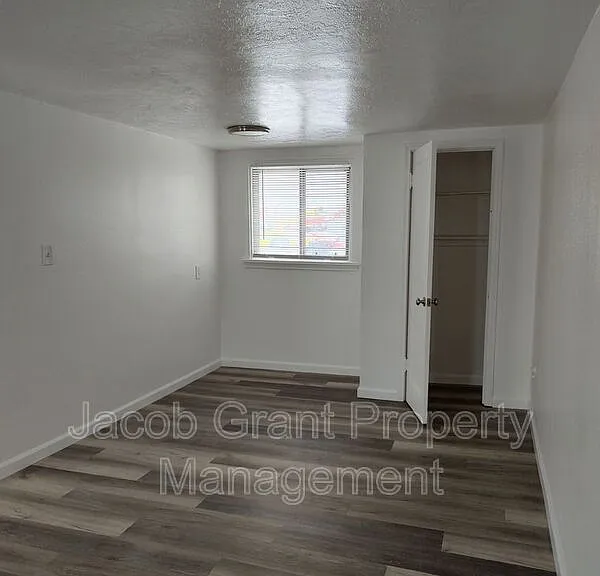 4719 Yellowstone Ave #16 — Photo 2