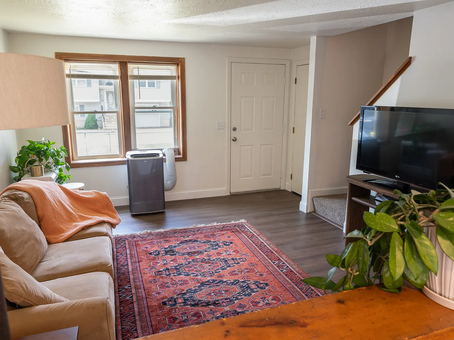 3 bed, 1351 sqft, $2,800 — Photo 3