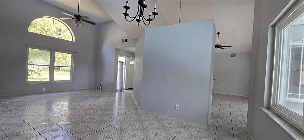 3 bed, 2.0 bath, 1684 sqft, $2,500 — Photo 3