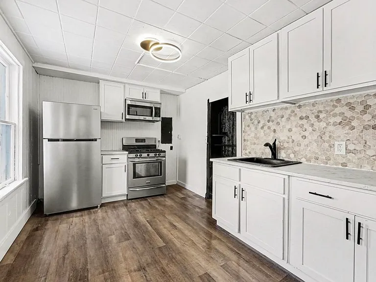 249 Washington Ave — Photo 9