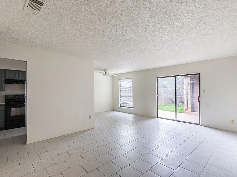 4925 Greenslope Dr — Photo 12