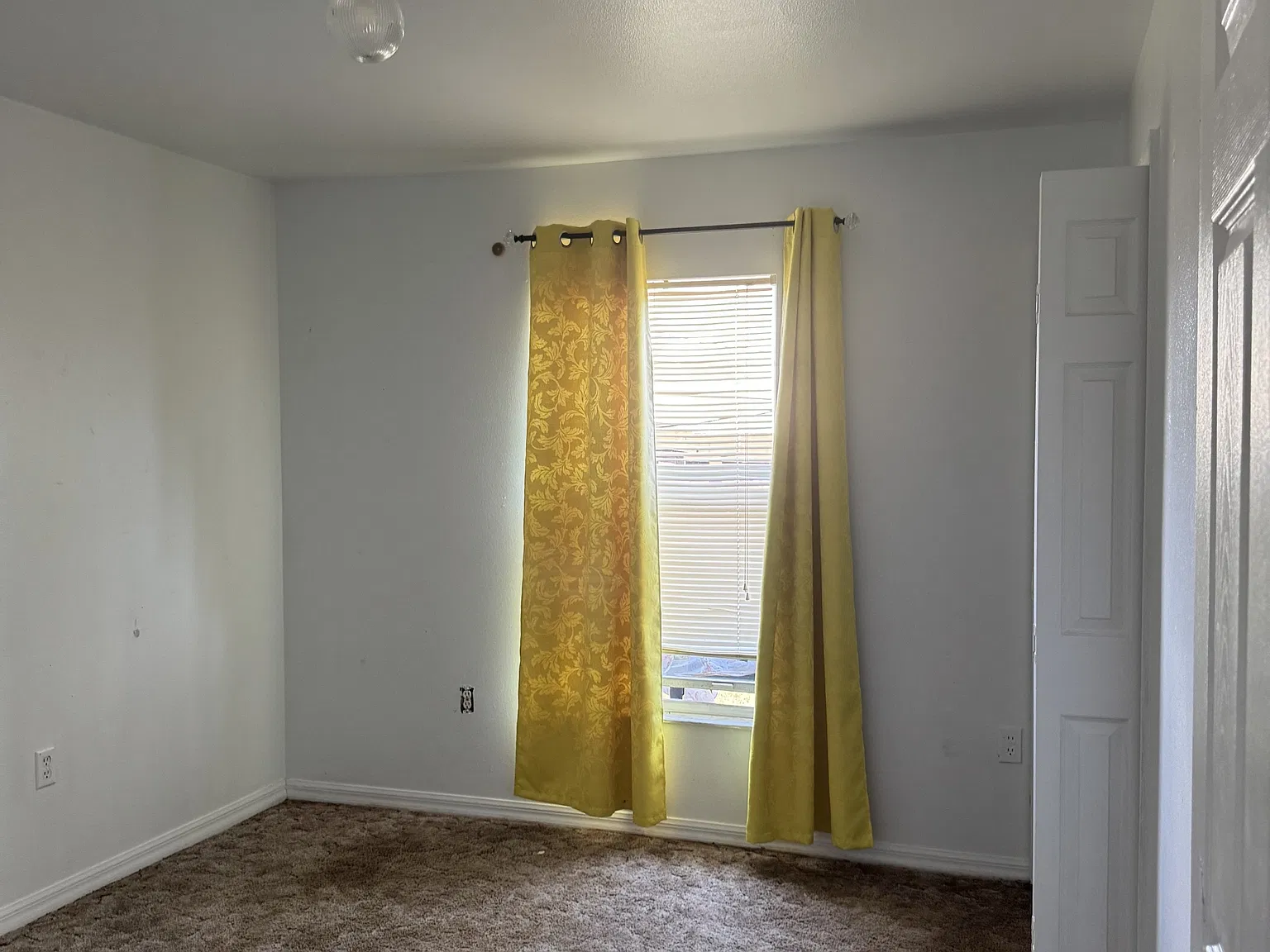 674 Royalty Ct — Photo 3