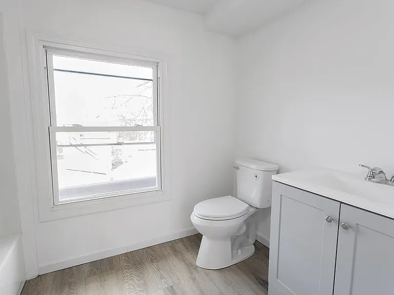 33 William St #3 — Photo 7
