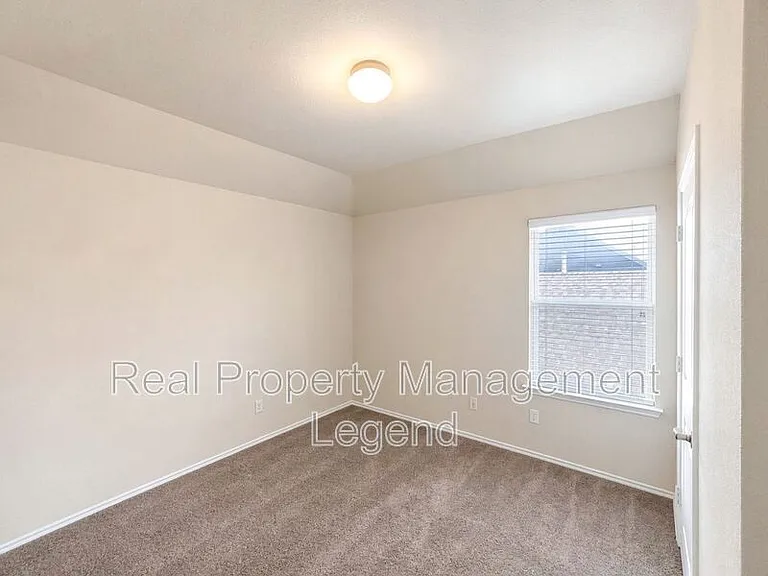 9929 Pronghorn Rd — Photo 5
