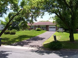 2330 Sunnyslope Dr, Sanatoga, PA 19464