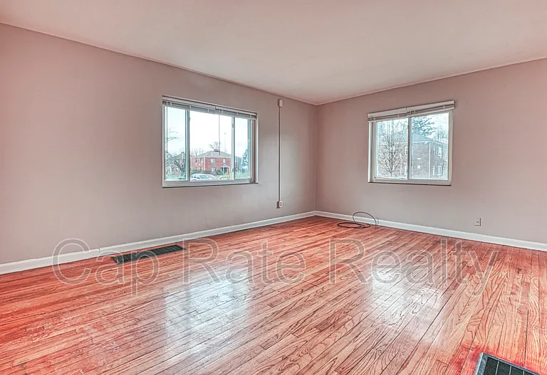 81 N Hampton Rd #B — Photo 3