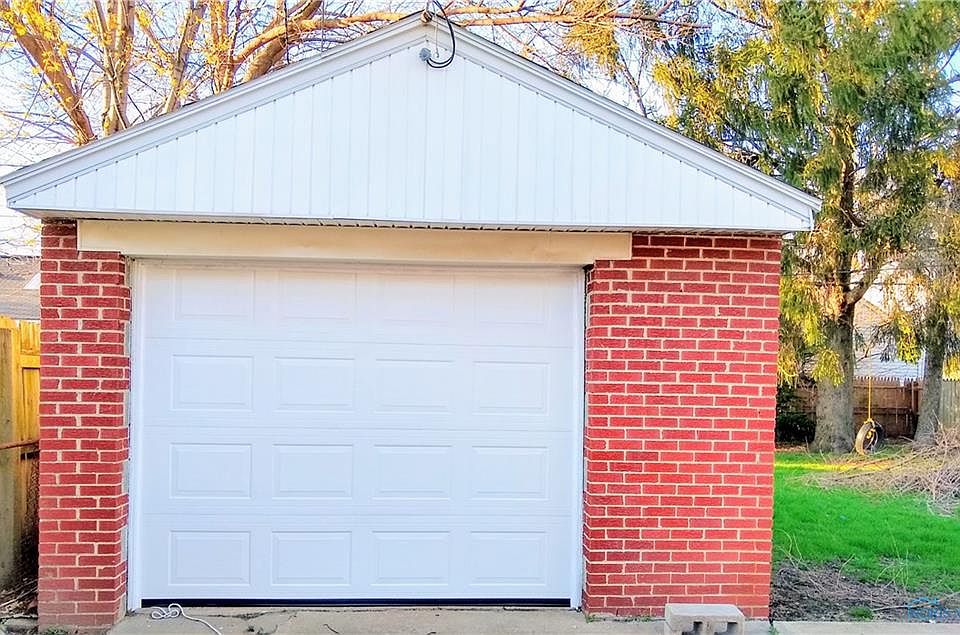 2nd image of 748 Custer Dr