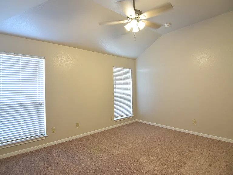 807 Hartrick Cir — Photo 15