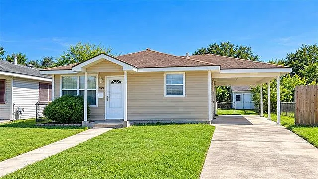 3 bed, 1.0 bath, 1000 sqft, $1,600 — Photo 1