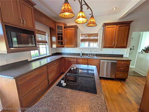 5th image of 618 W Interlake Blvd