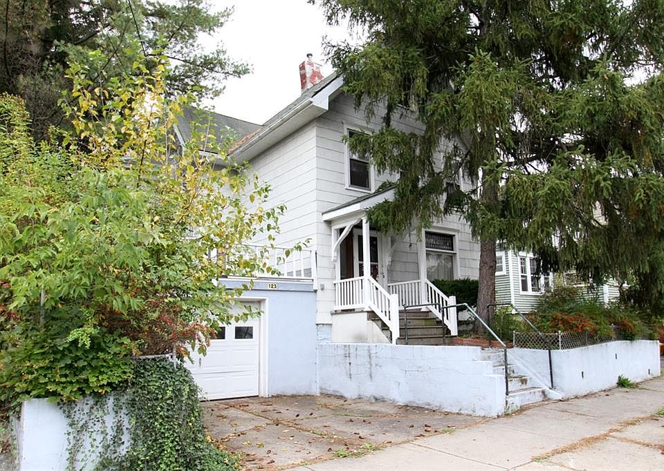 2nd image of 123 Laurel Ave