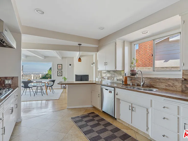 4246 S Cloverdale Ave — Photo 10