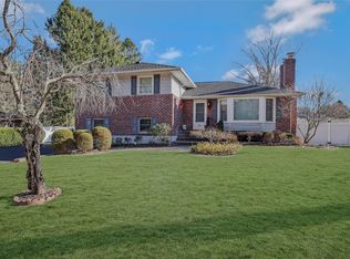 210 Cold Spring Rd, Syosset, NY 11791