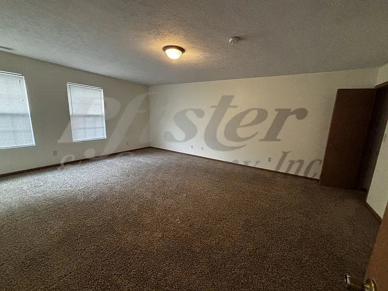 1035 Elm St #E — Photo 5