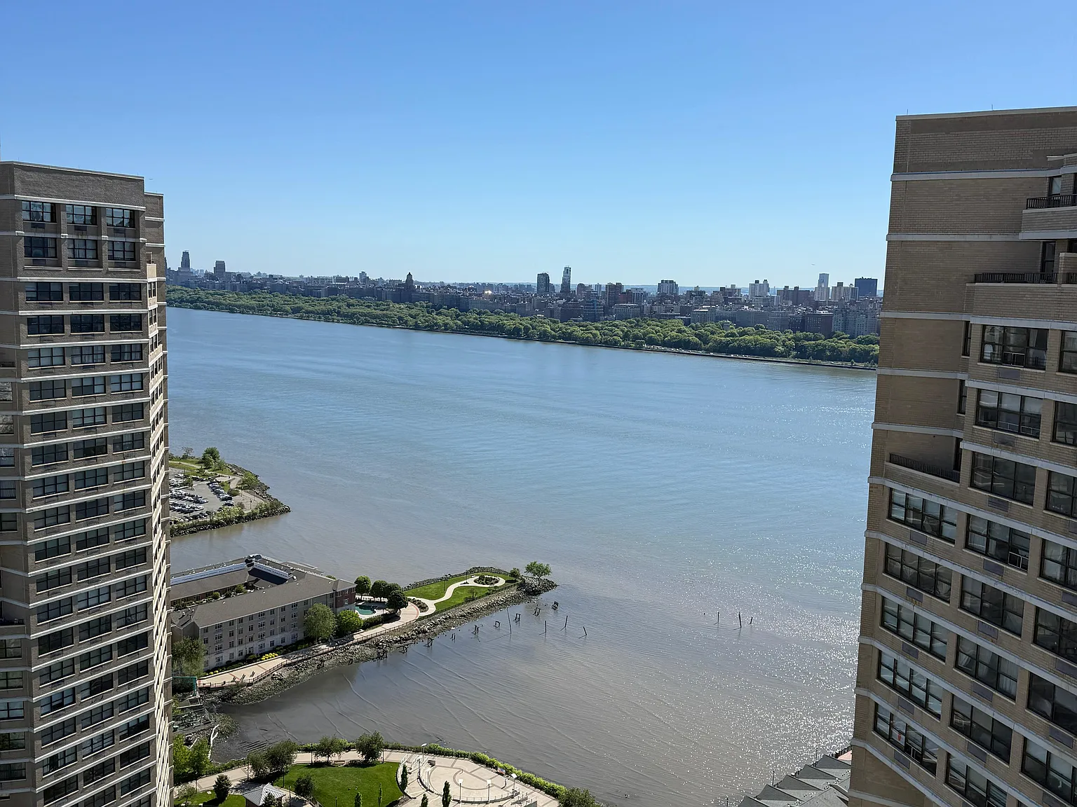 2 bed, 1337 sqft, $4,500 — Photo 4