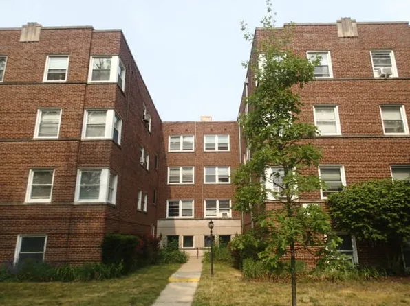 7220 N Claremont Ave #B-3, Chicago, IL 60645