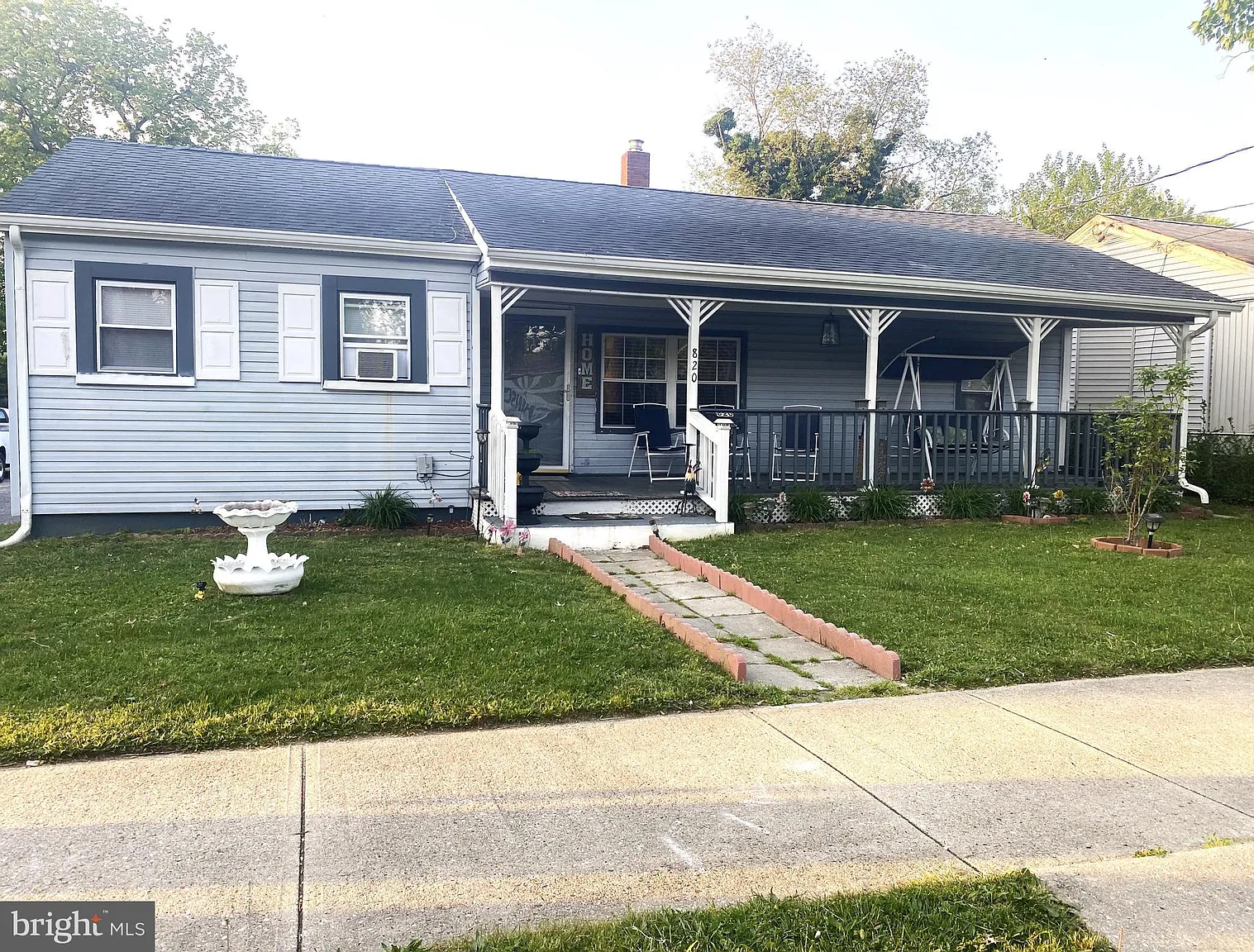 820 E Grape St photo 1
