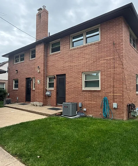 2133 32nd St NW — Photo 3