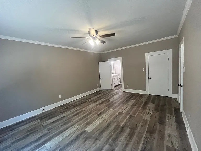 1010 Avenue K — Photo 14