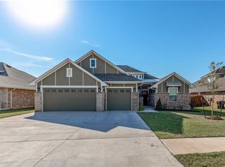 2009 Edgewater Dr, Moore, OK 73160