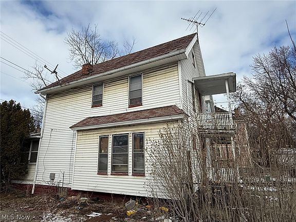 3rd image of 677 Eddy Rd