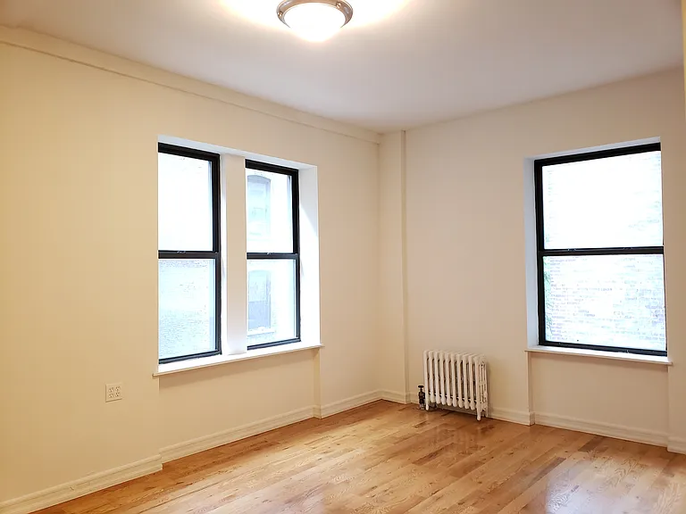 515 Cathedral Pkwy #6E — Photo 2