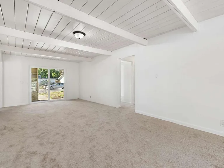 1024 Tyler St — Photo 14