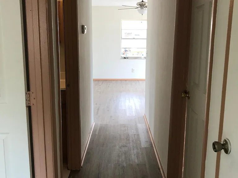 111 Sharon Ave — Photo 19