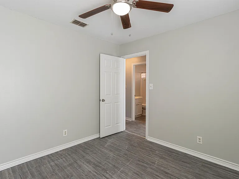 5605 Calais Dr — Photo 19