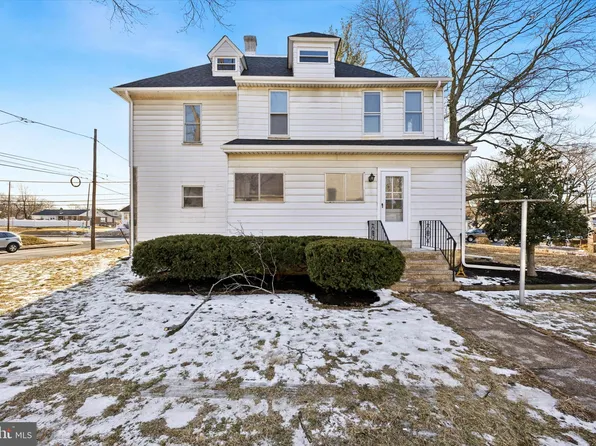 2415 Academy Ave, Holmes, PA 19043