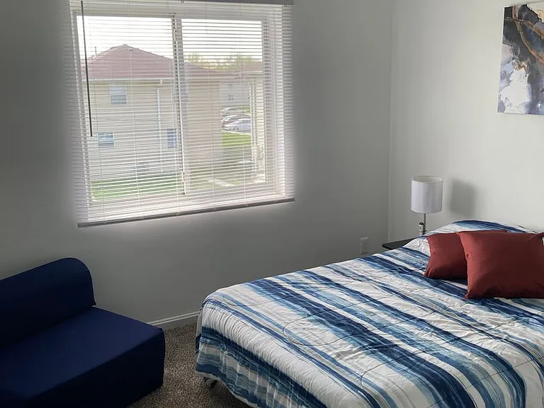 Colonial Manor Apartments — Photo 16