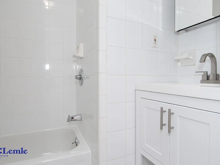 7 Jones St #5B — Photo 9